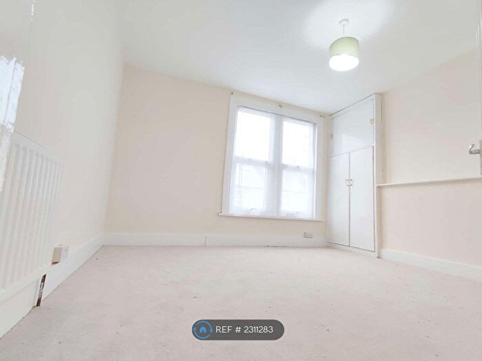 3 Bedroom Terraced House To Rent In Broadway Avenue, Croydon, CR0