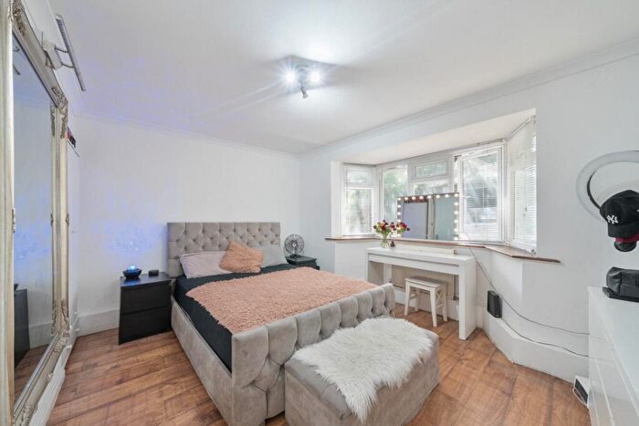 2 Bedroom Flat For Sale In Thicket Terrace, Anerley Road, Anerley, London, SE20