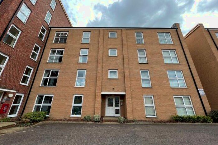 2 Bedroom Flat To Rent In Blake Avenue, Basildon, SS14