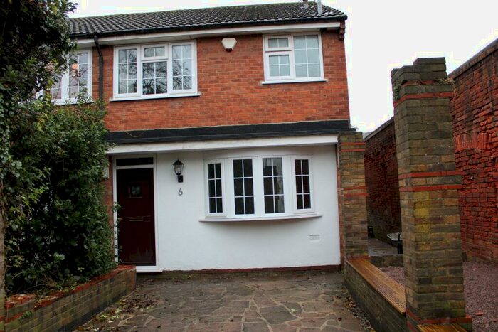 3 Bedroom Semi-Detached House To Rent In Mirberry Mews, Lenton Nottingham, NG7