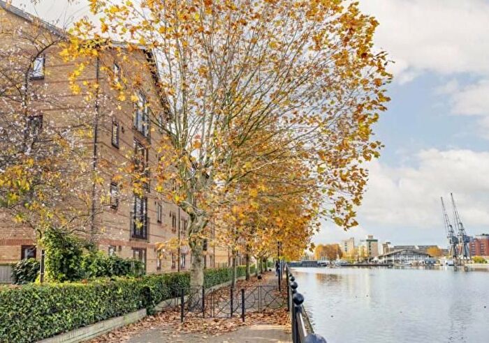 1 Bedroom Flat To Rent In Ringwood Gardens, Westferry, Mudchute, Isle Dogs, London, E14