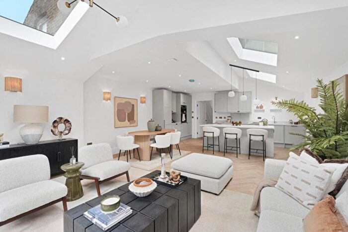 4 Bedroom End Of Terrace House For Sale In Milkwood Road, Herne Hill, London, SE24