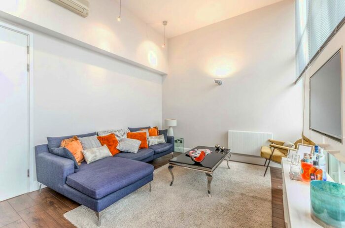 2 Bedroom Flat To Rent In City Road, City, London, EC1V