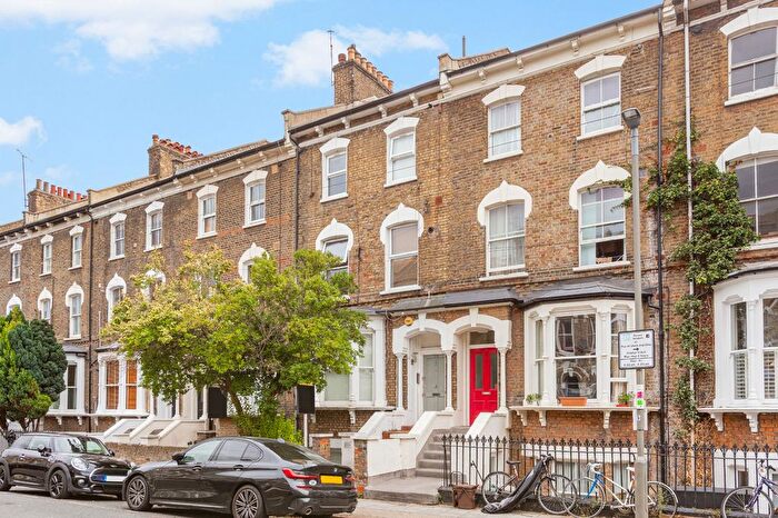 2 Bedroom Flat To Rent In Cologne Road, Clapham Junction, SW11