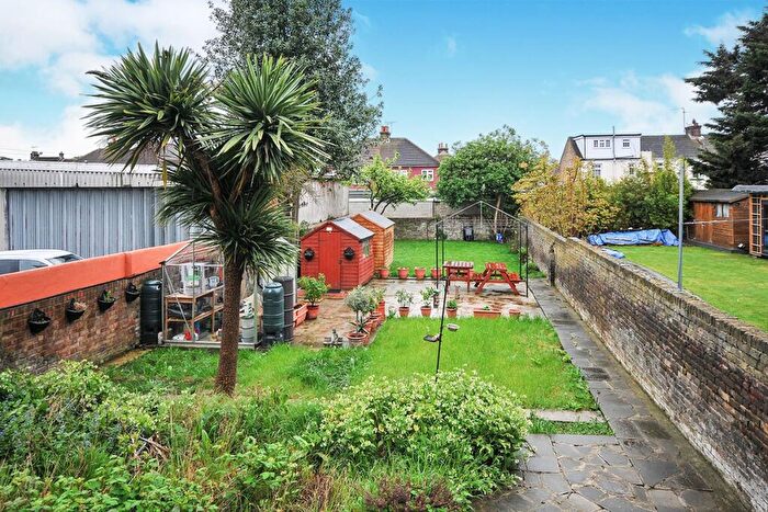 1 Bedroom Flat To Rent In Overcliffe, Gravesend, Kent, DA11