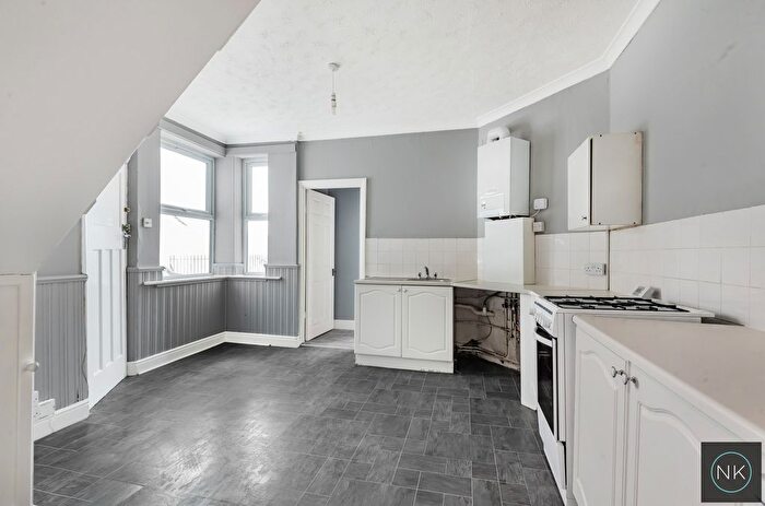 1 Bedroom Flat To Rent In High Road, South Woodford, London, E18