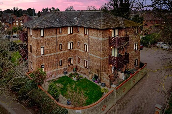 2 Bedroom Flat For Sale In Dower Court London Road, Hitchin, Hertfordshire, SG4