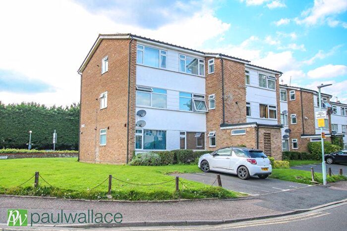 2 Bedroom Apartment For Sale In Hadleigh Court, Broxbourne, EN10
