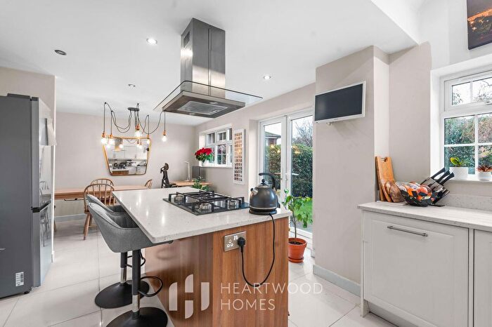 3 Bedroom Detached House For Sale In Villiers Crescent, St Albans, AL4