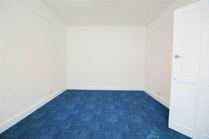 2 Bedroom Property To Rent In St. Johns Road, Slough, SL2