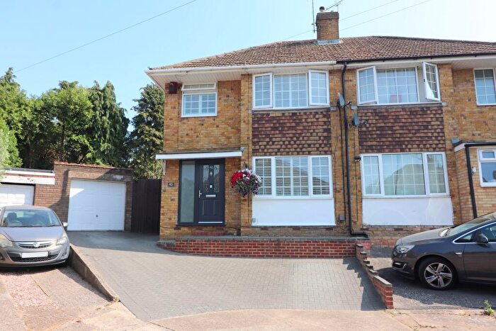 3 Bedroom Semi Detached House For Sale In Kynance Close, Luton, Bedfordshire, LU2