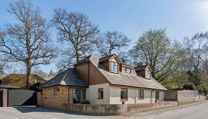 3 Bedroom Detached House For Sale In High Street, Whaddon, Buckinghamshire, MK17