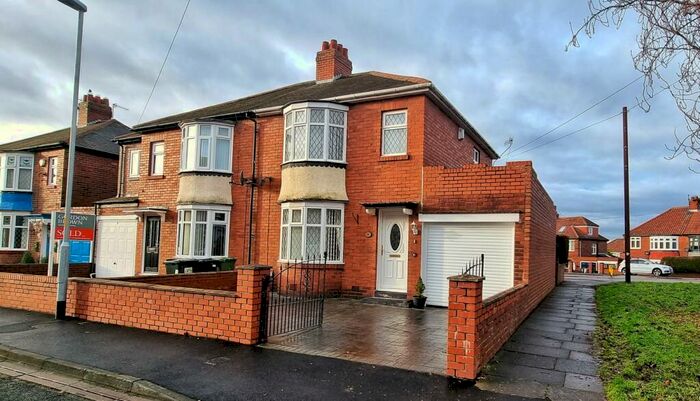 2 Bedroom Semi-Detached House To Rent In Richmond Avenue, Bill Quay, NE10