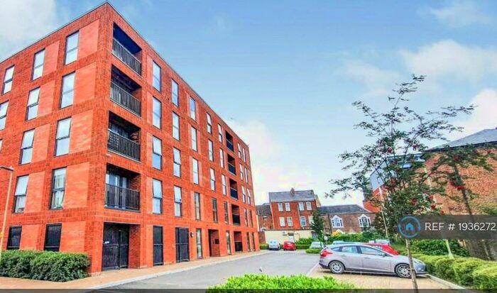 2 Bedroom Flat To Rent In Friars Orchard, Gloucester, GL1