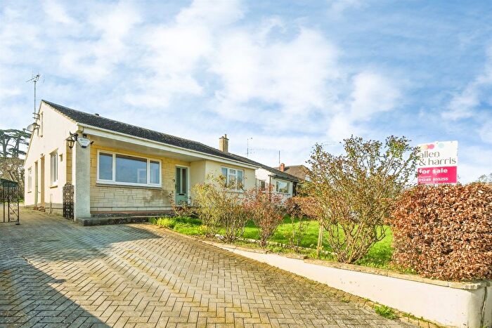 3 Bedroom Detached Bungalow For Sale In Long Ridings, Chippenham, SN15