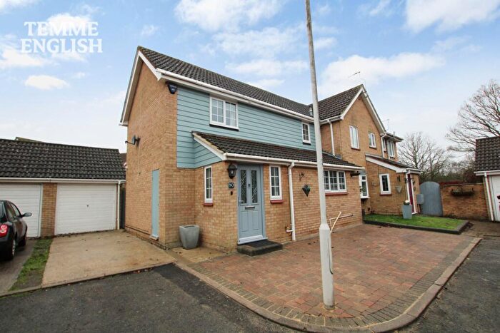 3 Bedroom Semi Detached House For Sale In Menzies Avenue, Laindon, SS15