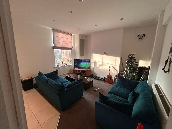 6 Bedroom Flat To Rent In Flat, Mansfield Road, Nottingham, NG1