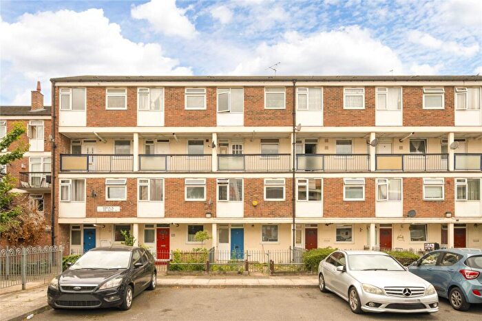 2 Bedroom Maisonette For Sale In Brock Place, Bow, London, E3