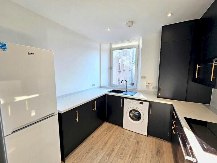 2 Bedroom Flat To Rent In St Andrew Street, City Centre, Aberdeen, AB25