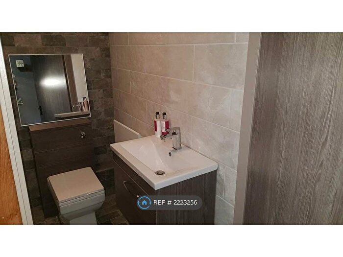 1 Bedroom Flat To Rent In Fearnly Mill, Huddersfield, HD5