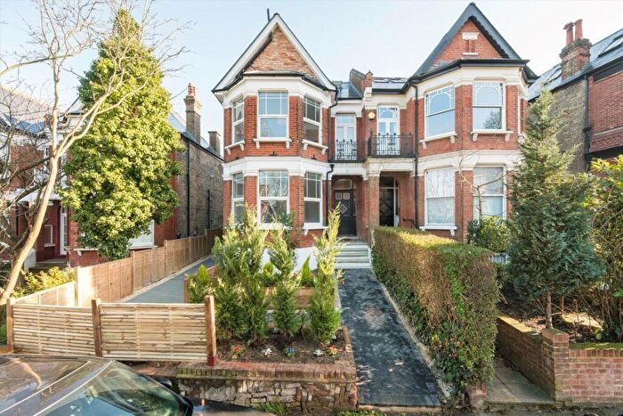 2 Bedroom Flat For Sale In Colney Hatch Lane, London, N10