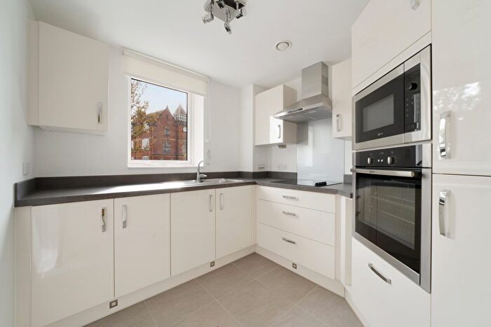 2 Bedroom Flat To Rent In St. Johns Road, Tunbridge Wells, TN4