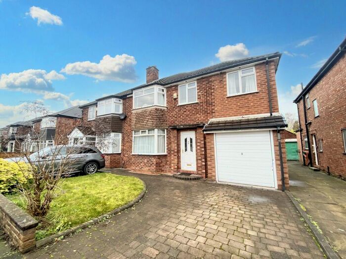 4 Bedroom Semi-Detached House To Rent In Parkstone Lane, Worsley, M28