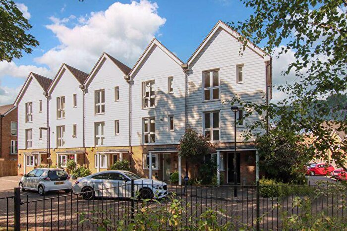 4 Bedroom End Of Terrace House For Sale In Butterfly Crescent, Hemel Hempstead, HP3