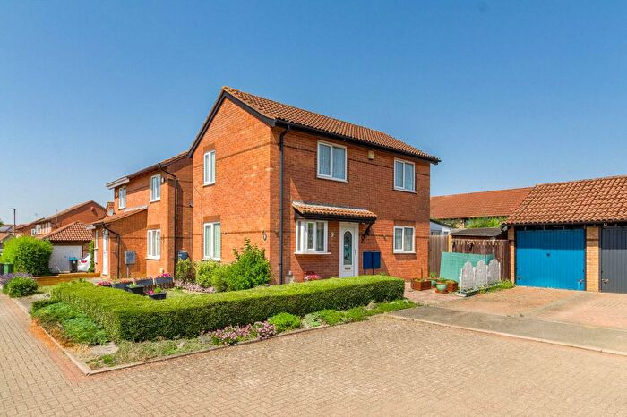 3 Bedroom Detached House For Sale In Kelso Close, Bletchley, MK3