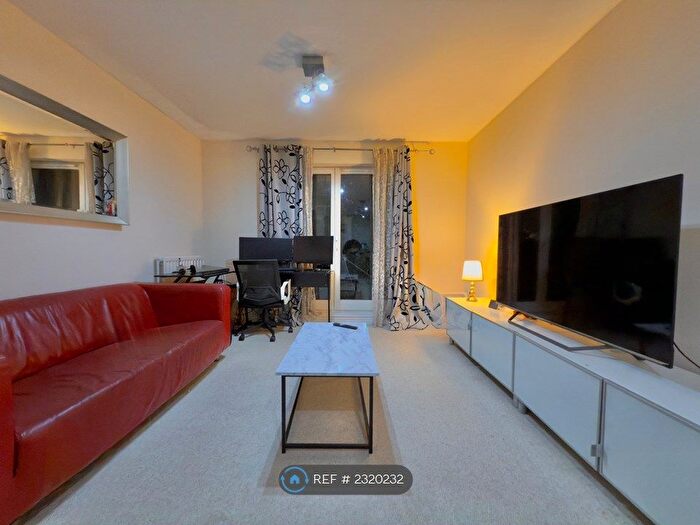 1 Bedroom Flat To Rent In Malcolm Place, Reading, RG1