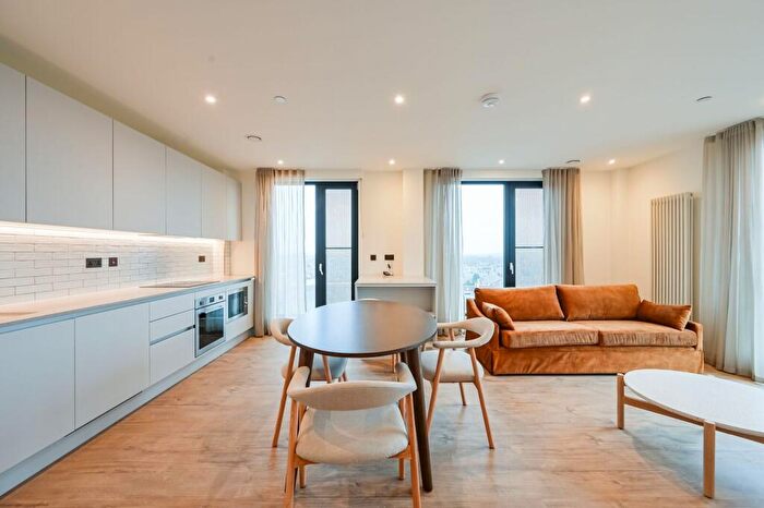 2 Bedroom Flat To Rent In Selbourne Road, Walthamstow, E17