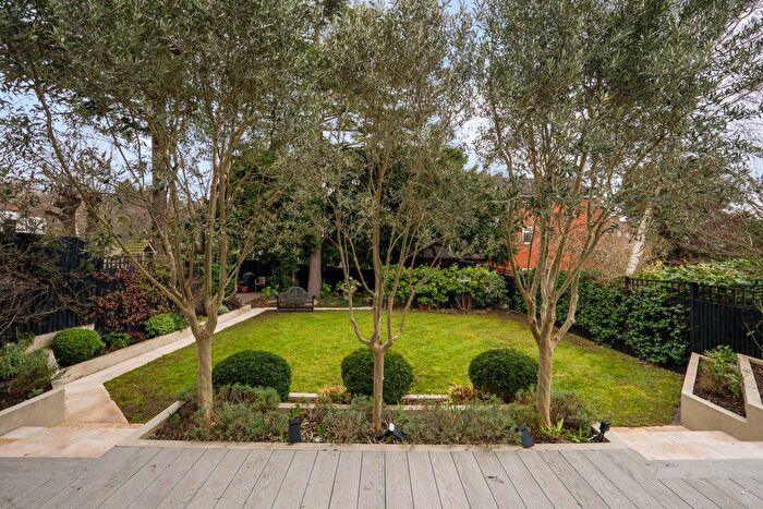 5 Bedroom Detached House For Sale In Gleneldon Road, London, SW16