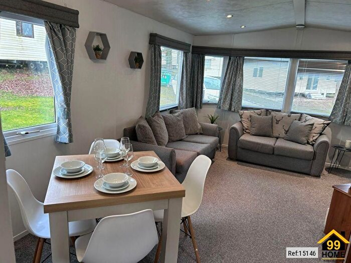 2 Bedroom Mobile/park Home To Rent In Hanford Nature Holiday Park, Harwich, Essex, CO12