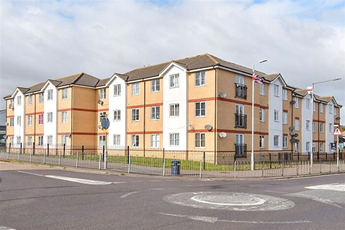 2 Bedroom Flat For Sale In Timberlog Lane, Basildon, Essex, SS14