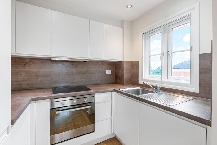 1 Bedroom Flat To Rent In Cotton Avenue, London, W3