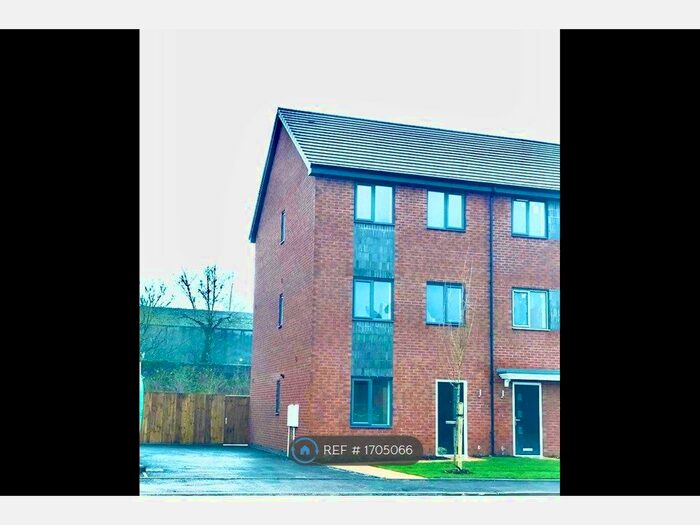 4 Bedroom Semi-Detached House To Rent In Argyll Way, Smethwick, B66