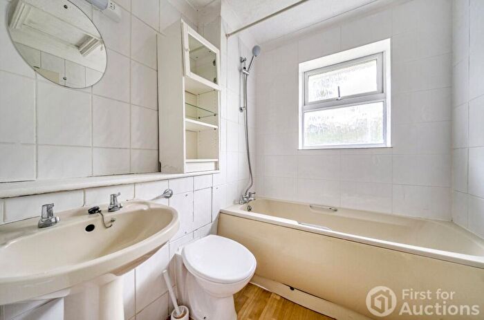 Studio For Sale In Warren Down, Bracknell, Berkshire, RG42