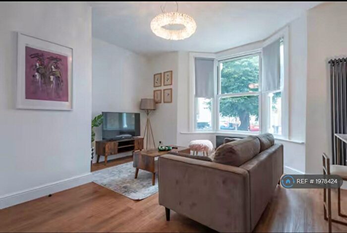 2 Bedroom Flat To Rent In Whitehorse Lane, London, SE25