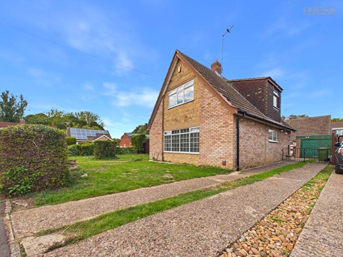 3 Bedroom Chalet For Sale In Aster Drive, Peterborough, PE4