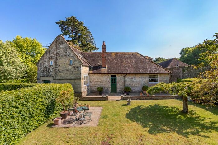 4 Bedroom Link Detached House For Sale In Heytesbury Park, Heytesbury, Warminster, Wiltshire, BA12