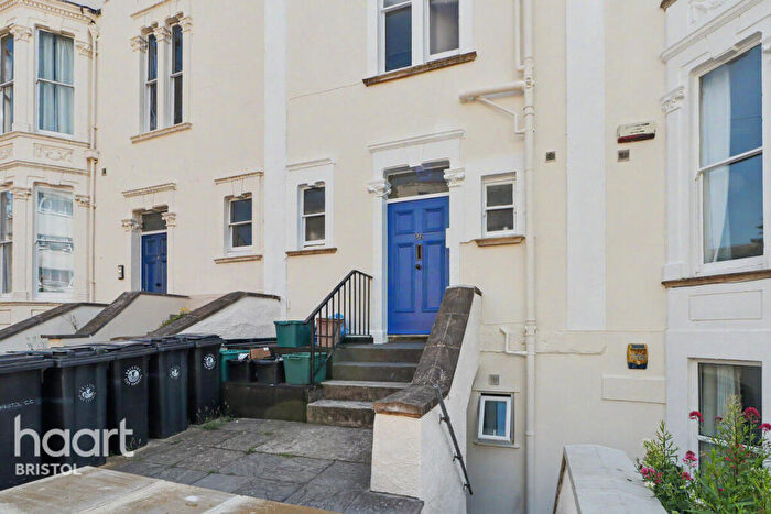 3 Bedroom Apartment For Sale In West Park, Bristol, BS8