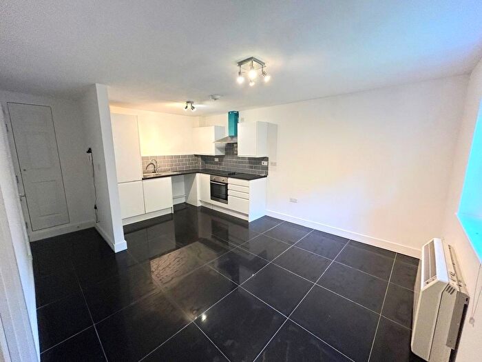 4 Bedroom Flat To Rent In Warren Avenue, Southampton, Hampshire, SO16
