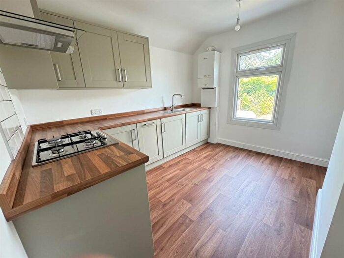 1 Bedroom Flat For Sale In Eastwood Road, Rayleigh, SS6