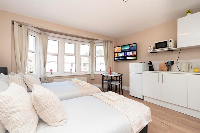 Studio To Rent In Queens Park Road, Bournemouth, BH8