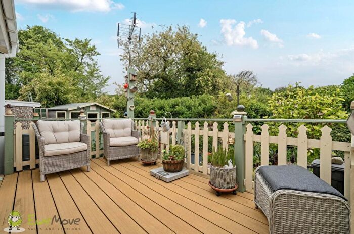 2 Bedroom Park Home For Sale In Shirmart Park, Halsinger, Braunton, Devon, EX33