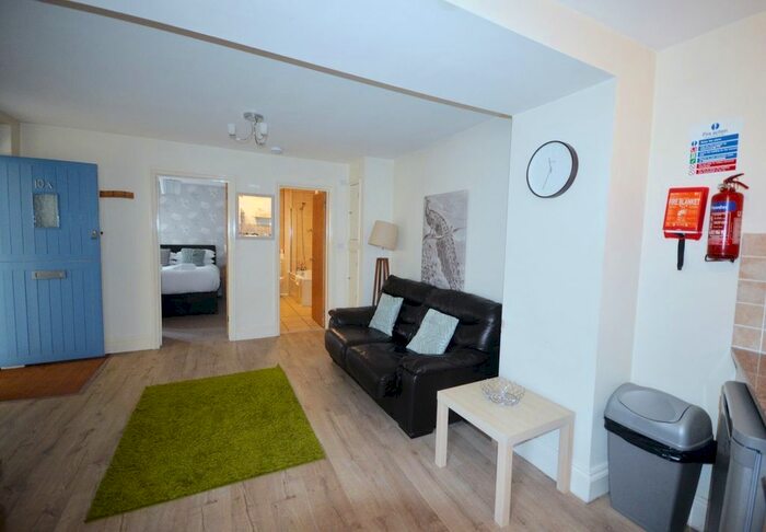 1 Bedroom Flat To Rent In Trinity Hill, Torquay, TQ1