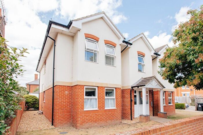 2 Bedroom Flat To Rent In Jumpers Avenue, Christchurch, BH23
