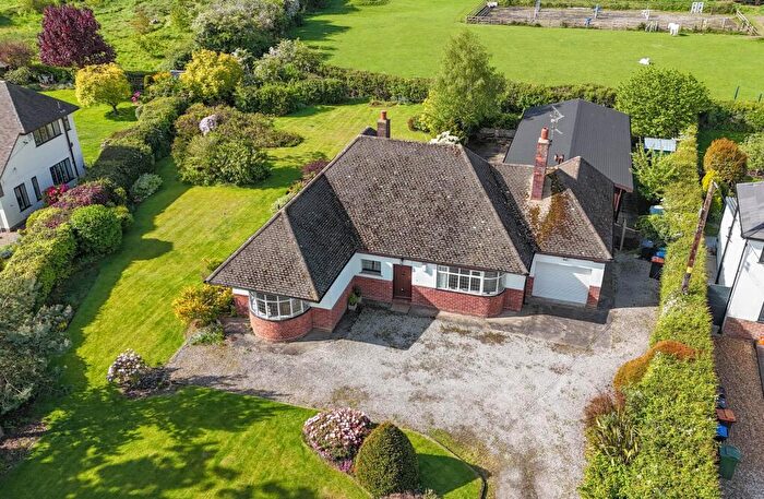 2 Bedroom Bungalow For Sale In Townfield Lane, Mollington, Chester, CH1