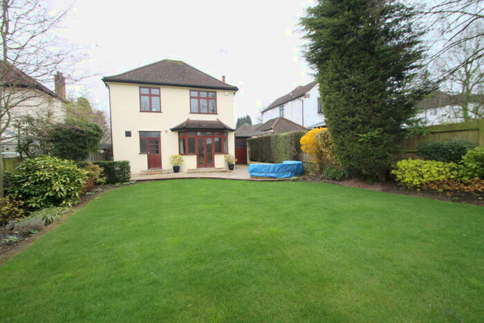 4 Bedroom House To Rent In Elm Grove, Orpington, BR6