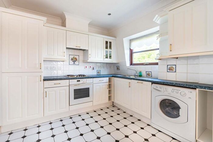 2 Bedroom Flat To Rent In Roxborough Park, Harrow, HA1